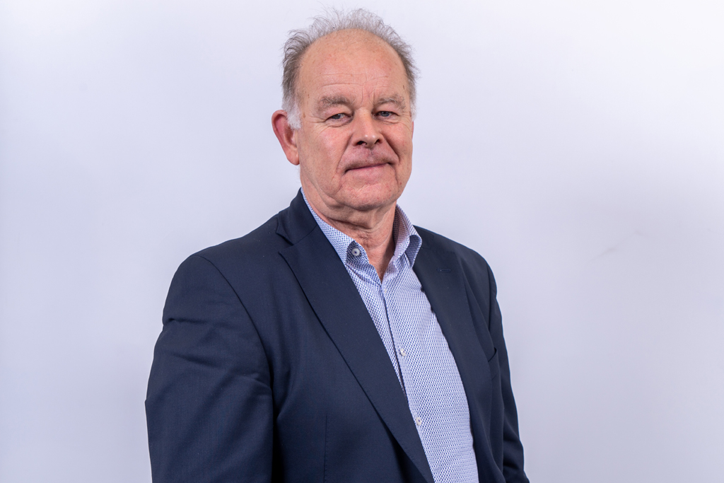 Yvon Sanquer Représentent des groupes sportifs cyclistes professionnels Président de l’AC 2000 et Président de UNIPROS