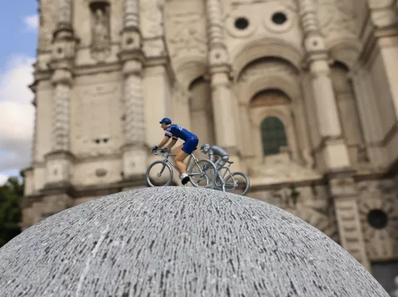 départ au pied de la tour